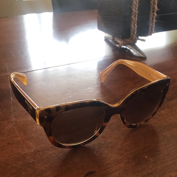Prada sunglasses - Picture 2 of 8